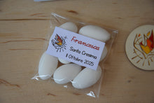 Carica l'immagine nel visualizzatore di Gallery, BOMBONIERE CRESIMA CON DONI SPIRITO SANTO E PORTACHIAVI