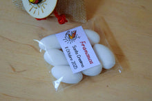 Carica l'immagine nel visualizzatore di Gallery, SACCHETTINI JUTA CRESIMA CON PORTACHIAVI