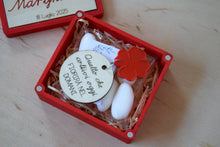 Carica l'immagine nel visualizzatore di Gallery, Scatolina laurea con portachiavi