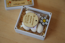 Carica l'immagine nel visualizzatore di Gallery, BOMBONIERE CRESIMA CON PORTACHIAVI