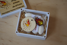 Carica l'immagine nel visualizzatore di Gallery, BOMBONIERE CRESIMA CON DONI SPIRITO SANTO E PORTACHIAVI