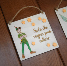 Carica l&#39;immagine nel visualizzatore di Gallery, BOMBONIERE QUADRETTI LEGNO PETER PAN E TRILLY
