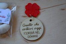 Carica l&#39;immagine nel visualizzatore di Gallery, Portachiavi legno laurea
